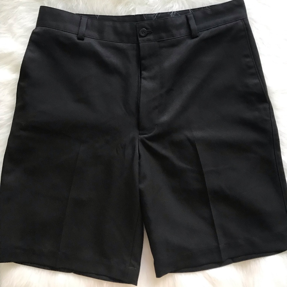Van Heusen Black Traveler Shorts Men Size 32